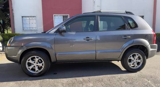 HYUNDAI TUCSON 2.0 MPFI GLS 16V 143CV 2WD FLEX 4P AUTOMÁTICO HYUNDAI TUCSON 2.0 MPFI GLS 16V 143CV 2WD FLEX 4P AUTOMÁTICO